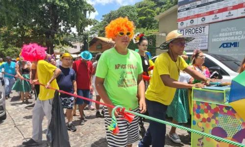 
				
					Bloco Apice Folia agita equipe e moradores de Ondina durante Carnaval
				
				