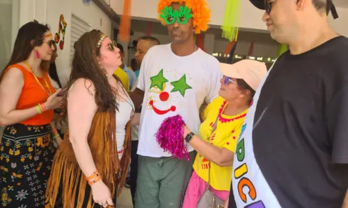 
				
					Bloco Apice Folia agita equipe e moradores de Ondina durante Carnaval
				
				