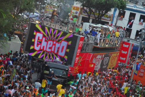 
				
					Bloco Cheiro volta ao Carnaval em 2025; saiba quanto vai custar abadá
				
				