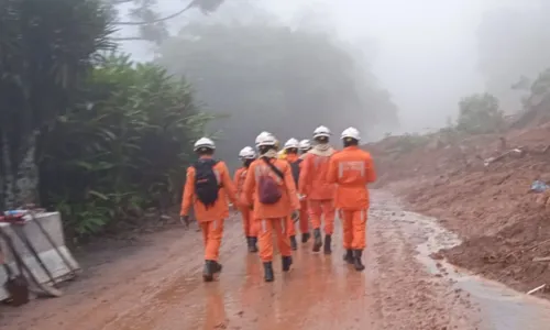 
				
					Bombeiro baiano relata cenário de 'destruição' no Rio Grande do Sul
				
				