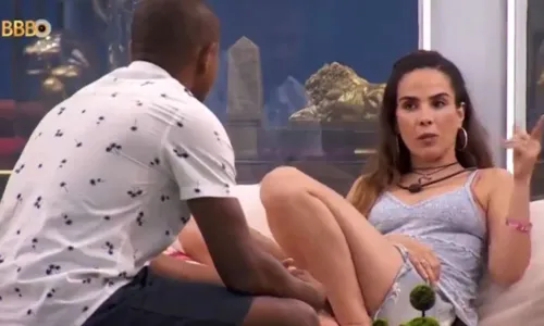 
				
					Briga, ameaça, Xanddy e 'calabreso': veja resumo da madrugada no 'BBB'
				
				