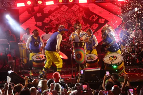 
				
					Brown surpreende com super 'sarrada' no Olodum; veja fotos do ensaio
				
				