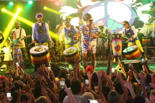 
				
					Brown surpreende com super 'sarrada' no Olodum; veja fotos do ensaio
				
				