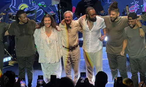 
				
					Sambando, Caetano Veloso faz dueto com Xande de Pilares; veja vídeo
				
				