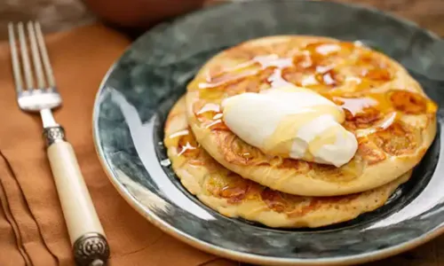 
				
					Café da manhã de hotel? Aprenda a fazer panqueca de banana
				
				