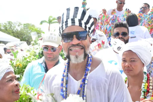 
				
					Carlinhos Brown exalta festa de Senhor do Bonfim: 'Amor e energia'
				
				