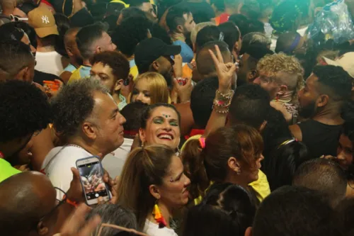 
				
					Carnaval 2024: famosos curtem 3° dia de Carnaval em Salvador
				
				