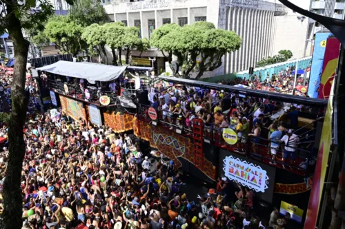 
				
					Carnaval 2024: veja fotos do circuito Osmar nesta terça (13)
				
				