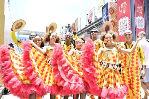 
				
					Carnaval 2024: veja fotos do circuito Osmar nesta terça (13)
				
				