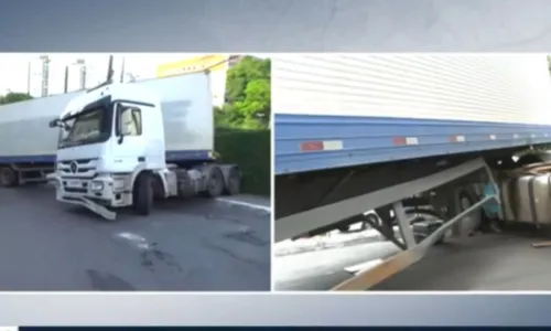 
				
					Carreta quebrada trava rua do Salete, em Salvador
				
				