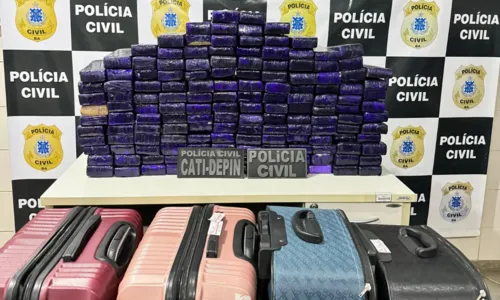 
				
					Cem quilos de maconha são apreendidos dentro de ônibus na Bahia
				
				