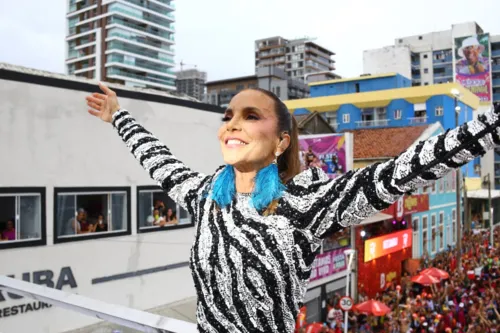 
				
					Chuva, Gandhy, Ivete e mais: veja como foi 4º dia de Carnaval
				
				