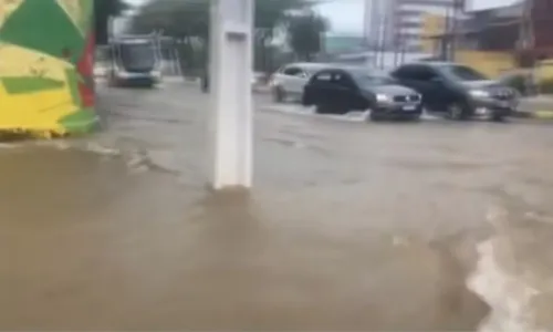 
				
					Chuva causa estragos e alagamentos em cidades do sul da Bahia
				
				