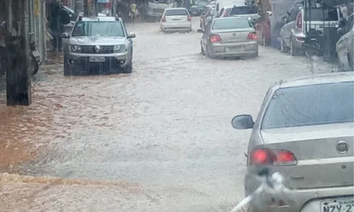 
				
					Chuva causa transtornos para motoristas em Salvador; veja
				
				