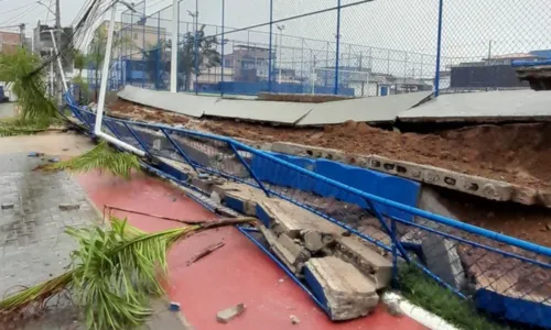 
				
					Chuvas causam alagamentos e queda de muro em Salvador
				
				