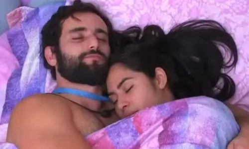 
				
					Com direito a beijão, Matteus e Isabelle falam sobre relação após BBB
				
				