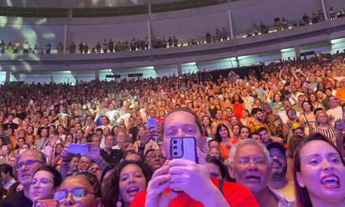 
				
					Com show lotado, banda Armandinho, Dodô e Osmar celebra 50 anos
				
				