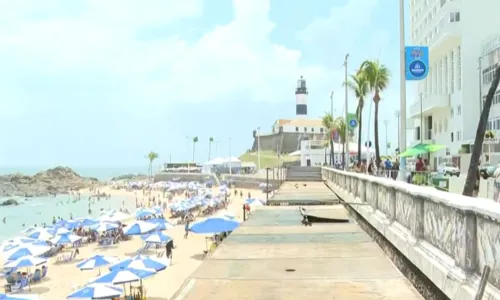 
				
					Corpo de Bombeiros libera passarela para ambulantes na Barra
				
				