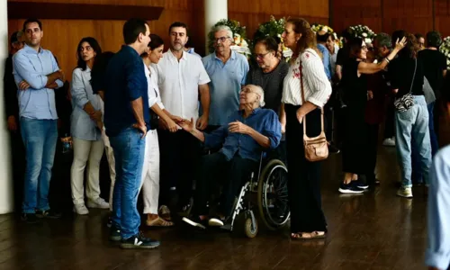 
				
					Corpo de Ziraldo é velado no Museu de Arte Moderna do Rio; confira
				
				