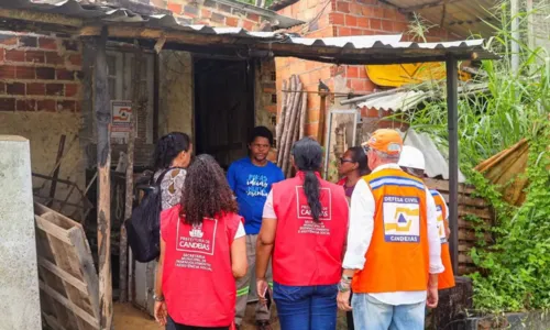 
				
					Cratera provoca interdição de mais de 35 casas em Candeias, na Bahia
				
				