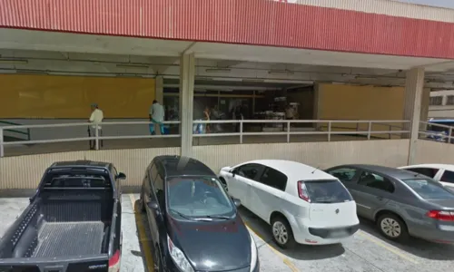 
				
					Criminosos roubam dinheiro dos caixas de supermercado no Rio Vermelho
				
				