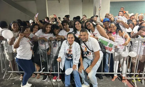 
				
					Davi é recebido por multidão no aeroporto de Salvador; veja imagens
				
				