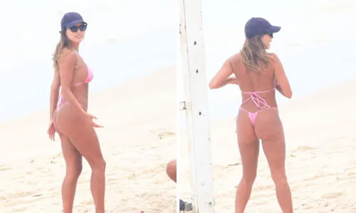 
				
					Deborah Secco impressiona com biquíni super fino em praia do RJ
				
				