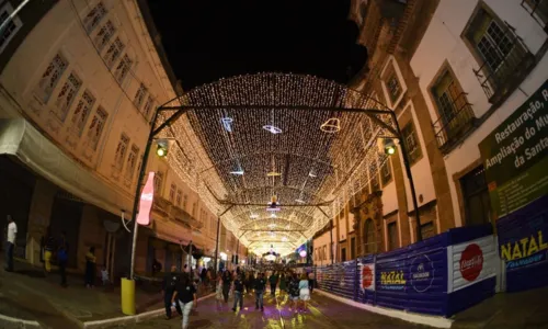 
				
					Decoração de Natal de Salvador é inaugurada no Centro Histórico
				
				