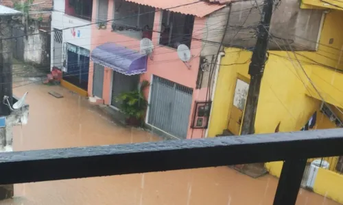 
				
					Defesa Civil emite 'alerta máximo' em Salvador até segunda (8)
				
				