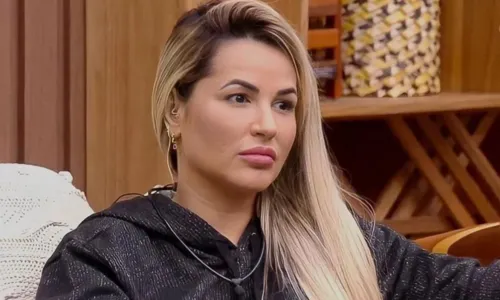 
				
					Deolane comenta 'BBB' e manda recado para Zilu: 'Vá buscar Wanessa'
				
				