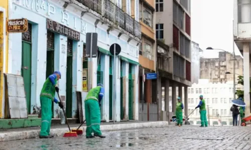 
				
					Dia do Gari: agentes de limpeza são homenageados com exposição na BA
				
				