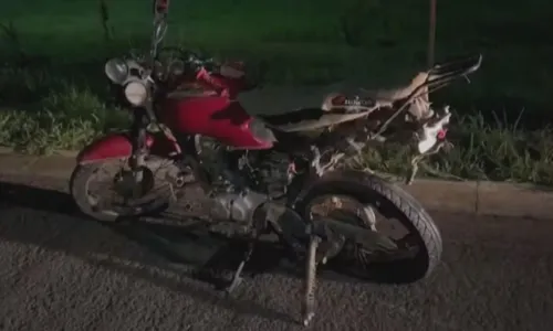 
				
					Duas mulheres morrem após acidente entre carro e moto na BR-242
				
				