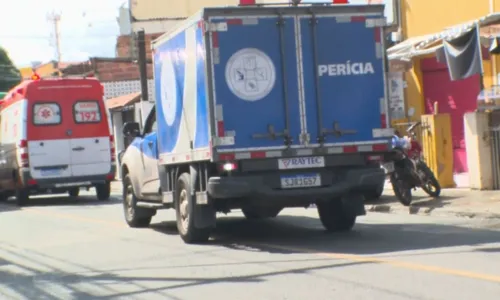 
				
					Duas pessoas são baleadas e uma morre após troca de tiros em Salvador
				
				