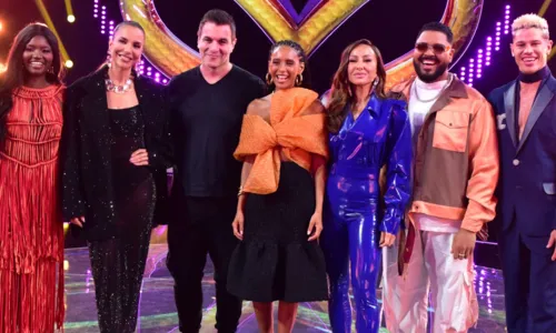 
				
					Elenco do 'The Masked Singer BR' posa durante coletiva; FOTOS
				
				