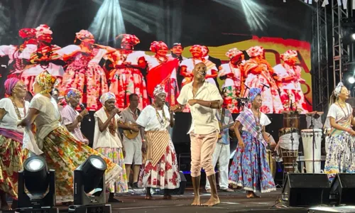 
				
					Em estreia, Viva Verão lota Praça Cairu com espetáculo musical
				
				