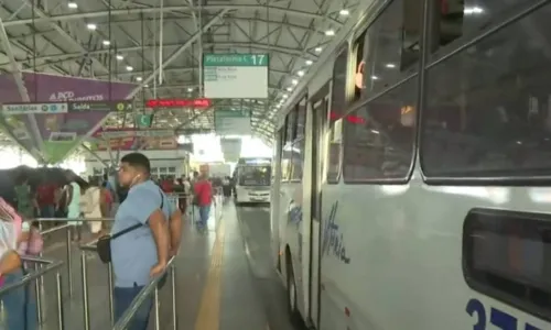 
				
					Empresas anunciam suspensão de linhas do transporte metropolitano
				
				