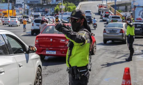 
				
					Esquema de trânsito é montado para compras da Semana Santa em Salvador
				
				