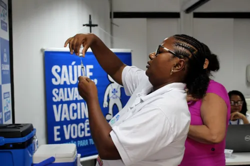 
				
					Estoques da vacina contra dengue acabam em Salvador e Feira de Santana
				
				