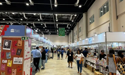 
				
					Estreia da Bienal do Livro tem Itamar Vieira Jr. e potências femininas
				
				