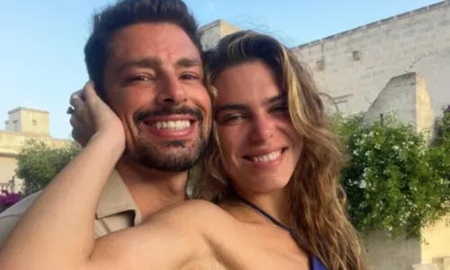 
				
					Cauã Reymond viveu namoro secreto após término com Mariana Goldfarb
				
				