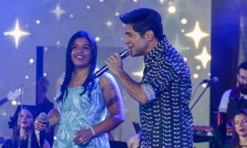 
				
					FOTOS: Daniel canta com filha de João Paulo em show comemorativo
				
				