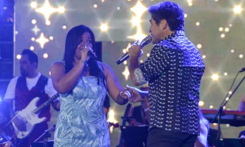 
				
					FOTOS: Daniel canta com filha de João Paulo em show comemorativo
				
				