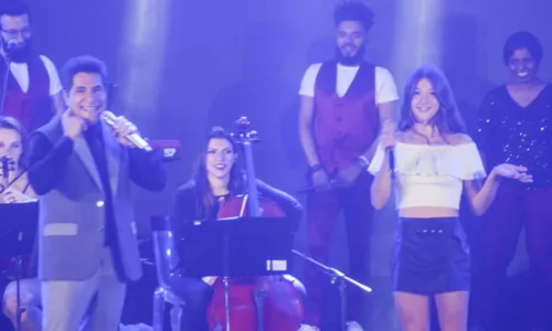 
				
					FOTOS: Daniel canta com filha de João Paulo em show comemorativo
				
				