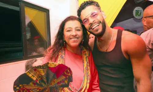 
				
					FOTOS: famosos marcam presença na 43ª Noite da Beleza Negra
				
				