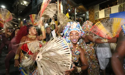 
				
					FOTOS: famosos marcam presença na 43ª Noite da Beleza Negra
				
				