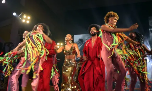 
				
					FOTOS: famosos marcam presença na 43ª Noite da Beleza Negra
				
				