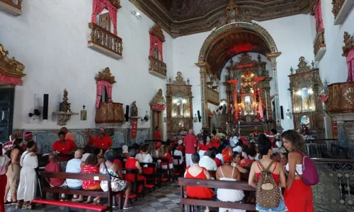 
				
					FOTOS: festa de Santa Bárbara reúne devotos no Centro Histórico
				
				