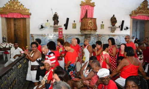 
				
					FOTOS: festa de Santa Bárbara reúne devotos no Centro Histórico
				
				