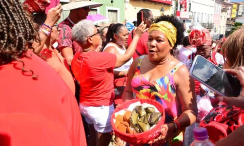 
				
					FOTOS: festa de Santa Bárbara reúne devotos no Centro Histórico
				
				