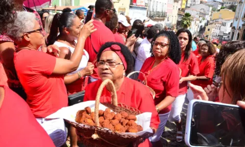 
				
					FOTOS: festa de Santa Bárbara reúne devotos no Centro Histórico
				
				